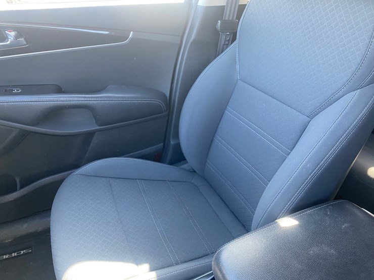 2016-kia-sorento-image-40