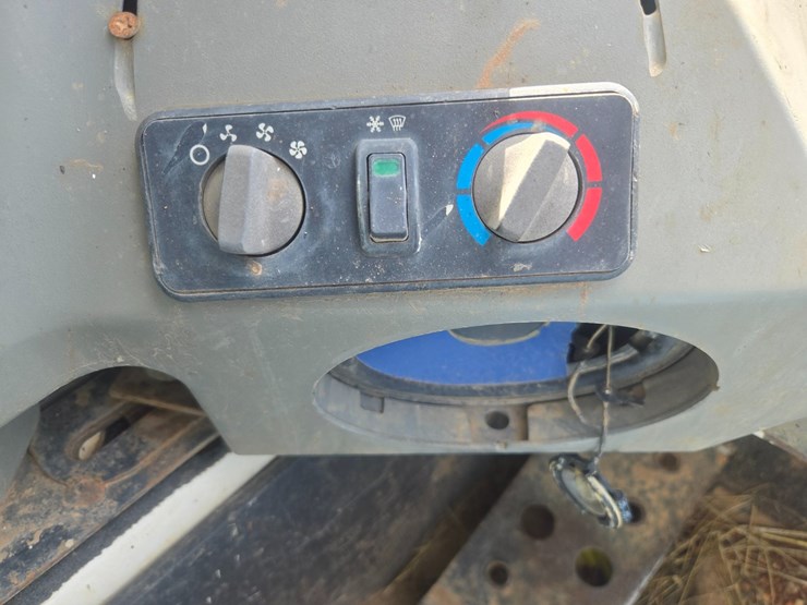 2010-bobcat-t650-image-45