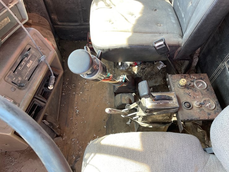 1992-mack-dm690s-image-33