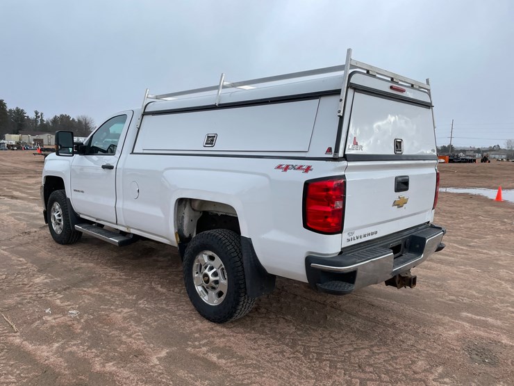 2015-chevrolet-silverado-2500-image-3