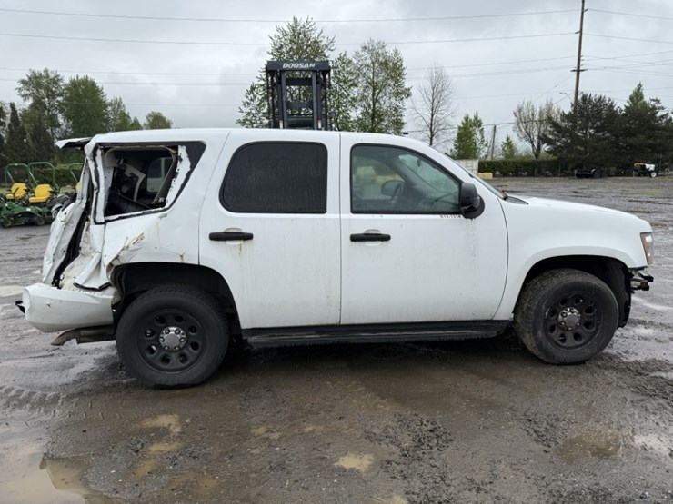 2013-chevrolet-tahoe-image-3