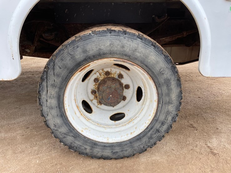 2004-ford-f550-image-47