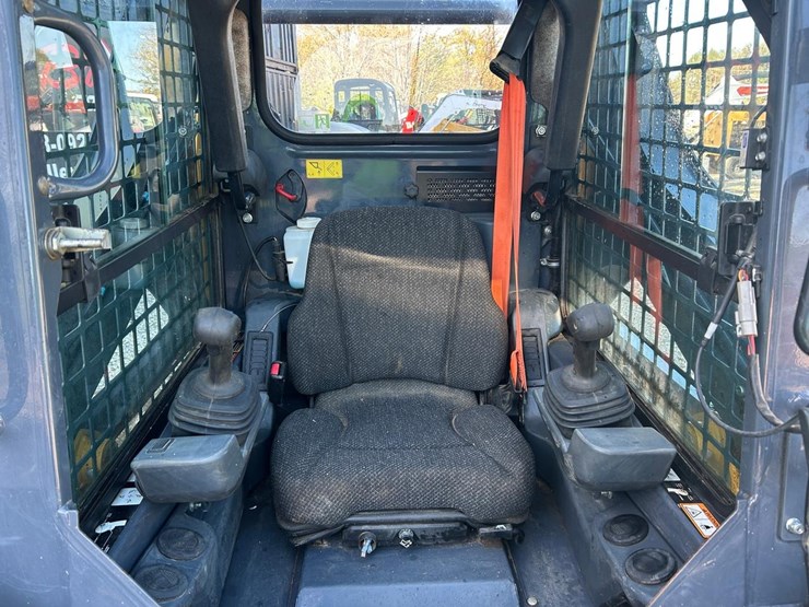 2016-deere-317g-image-19