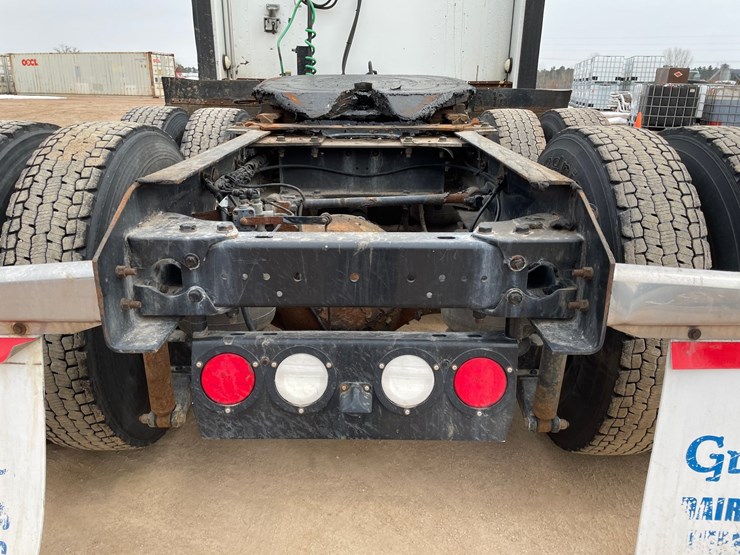 2016-kenworth-t660-image-17