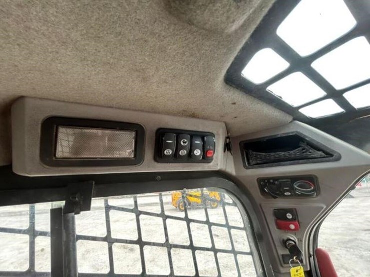 2014-caterpillar-262d-image-22