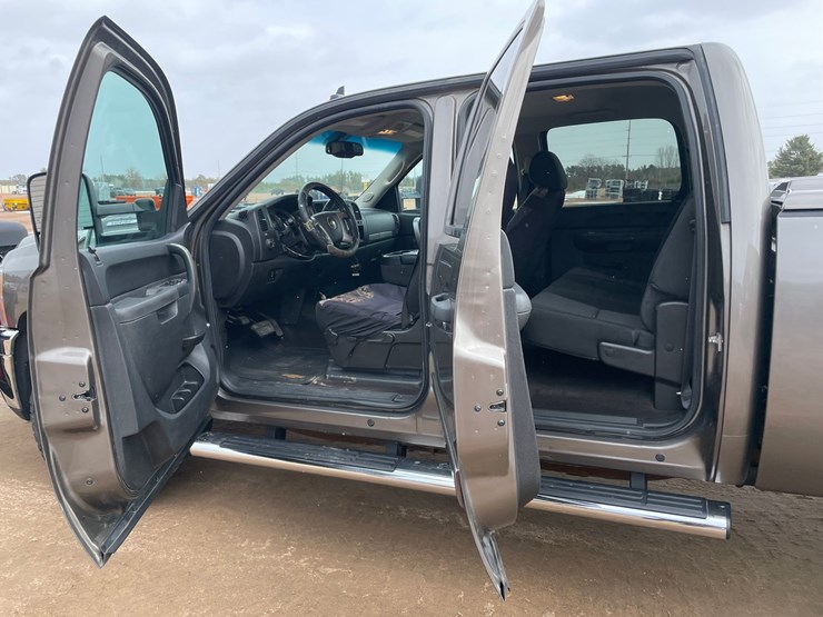 2013-chevrolet-silverado-2500hd-image-39