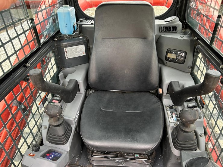 2021-kubota-svl75-2-skid-steer-loader-image-19