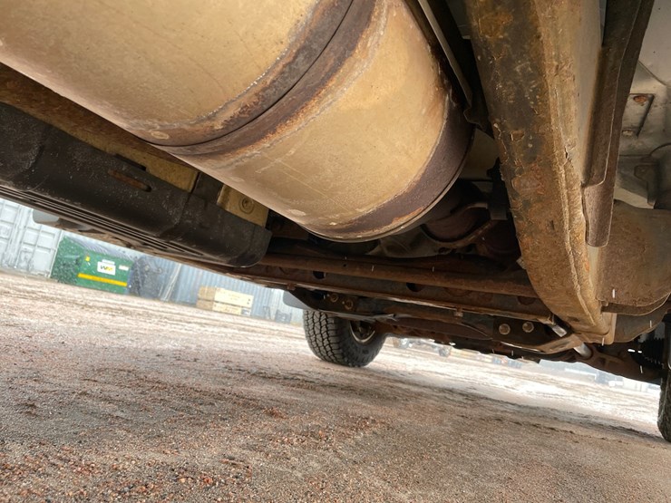 2015-chevrolet-silverado-2500-image-23