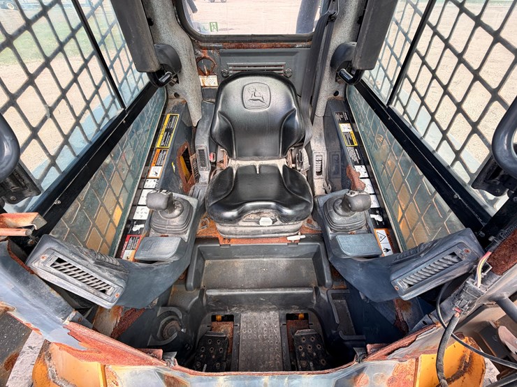 2014-deere-328e-image-15