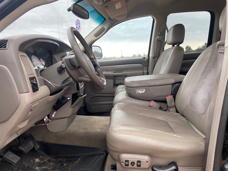 2005-dodge-2500-image-38