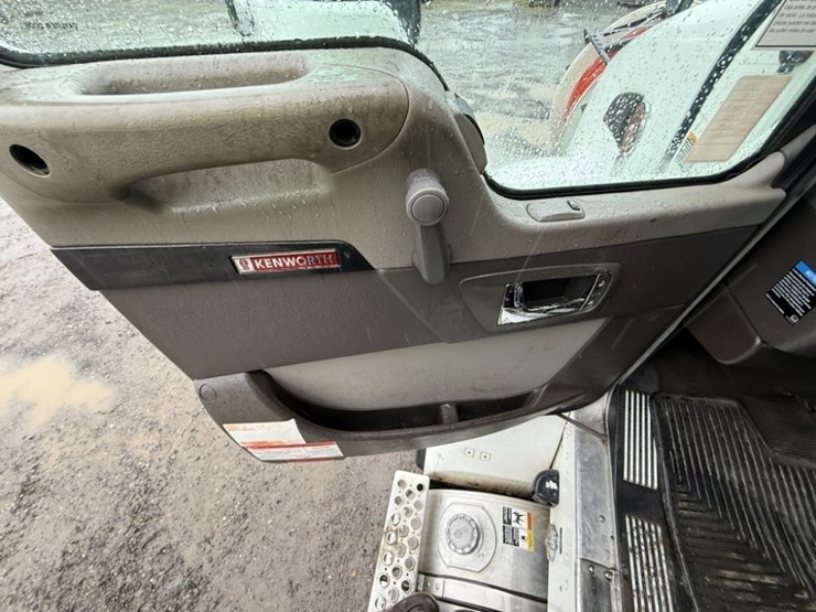 2015-kenworth-t440-image-25