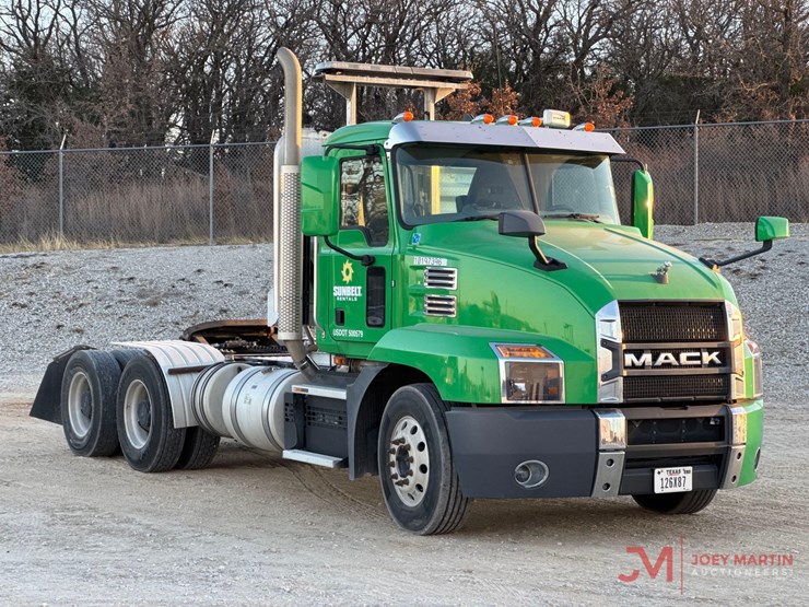 2020-mack-anthem-64t-image-1