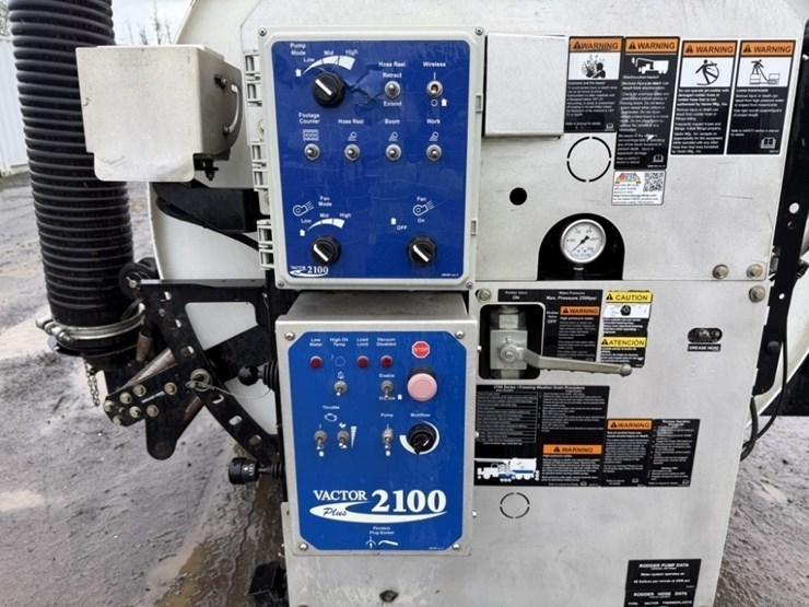 2015-kenworth-t440-image-13