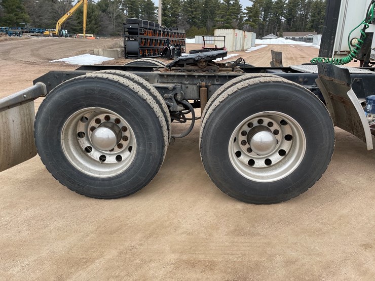 2016-kenworth-t660-image-21