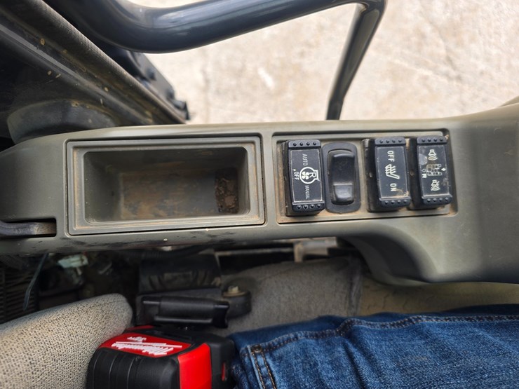 2013-deere-160g-lc-image-86