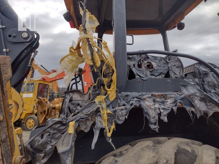 2010-deere-310j-image-29