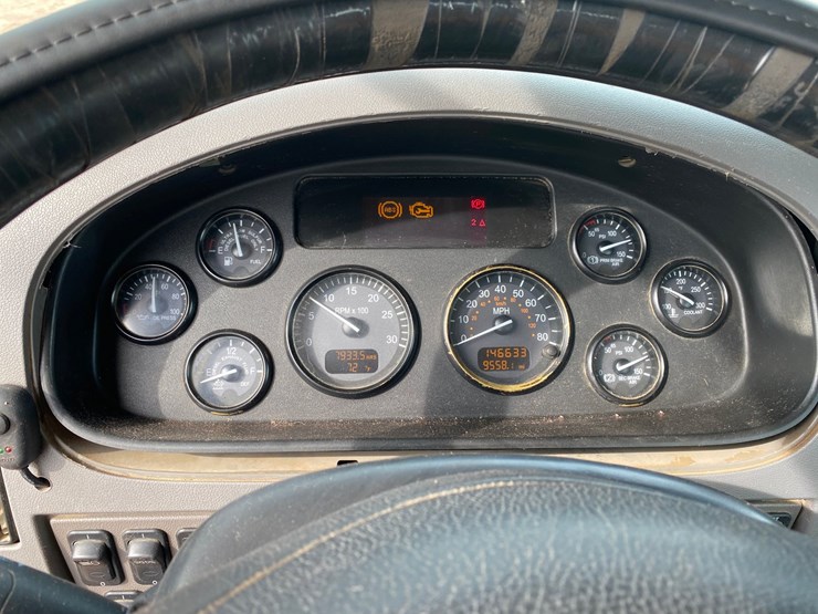 2017-peterbilt-348-image-50