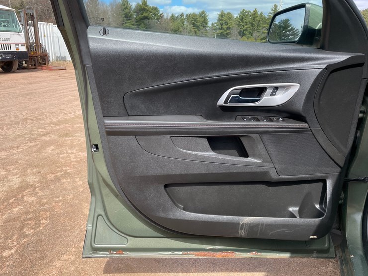 2015-chevrolet-equinox-lt-image-40