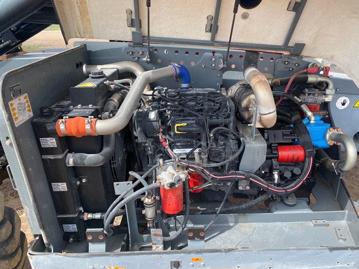 #1306-•-2018-skyjack-8,000lb-telehandler-image-38