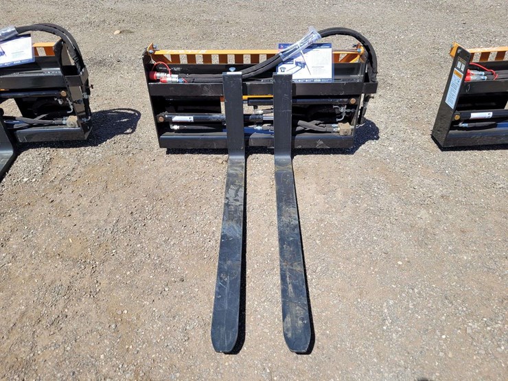 wolverine-pfa-11-3300g-pallet-fork-hydraulic-adjustable-image-1