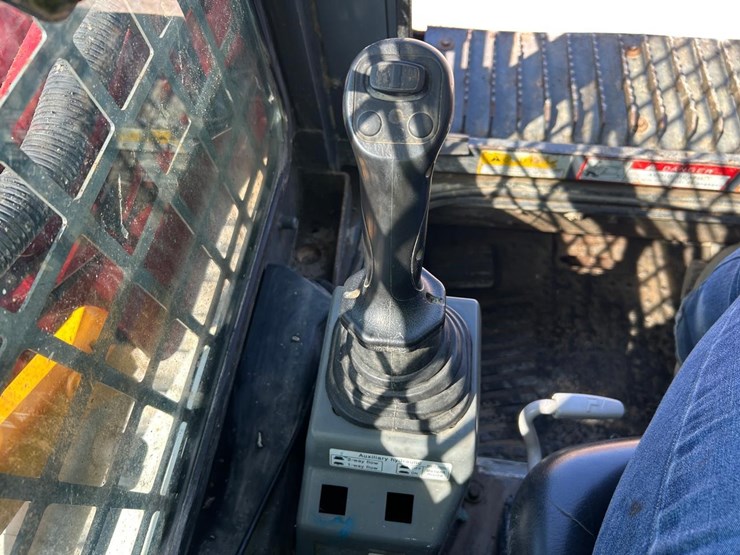 2016-takeuchi-tl8-image-25