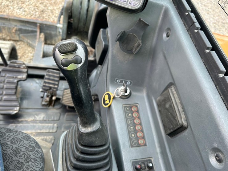 2019-case-cx57c-image-24