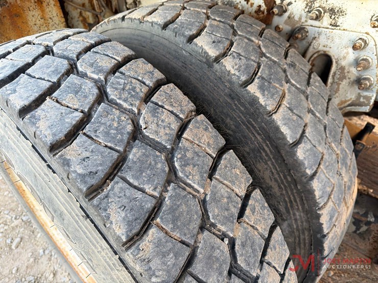 2008-international-7400-image-21