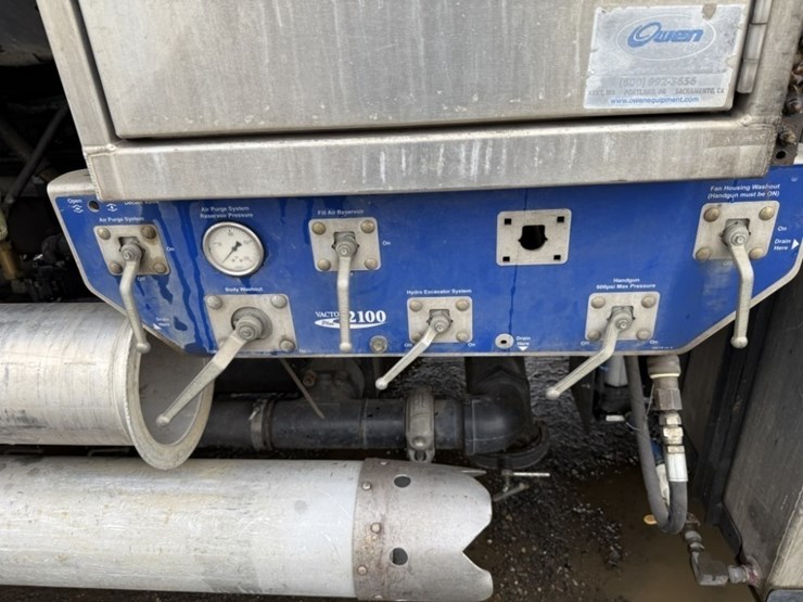 2013-international-7600-image-25