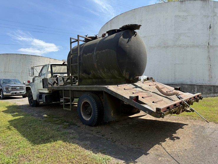 1982-ford-f700-image-4