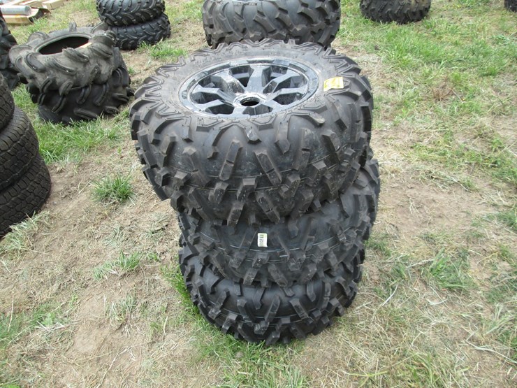 #36775-•-lot-of-(3)-maxxis-27x11r14-tires-image-2