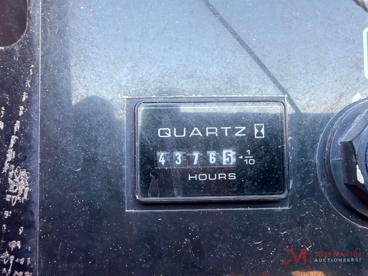 2015-jlg-800s-image-17