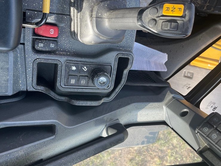 2026-caterpillar-926-image-26