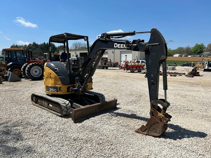 2016-deere-35g-image-6