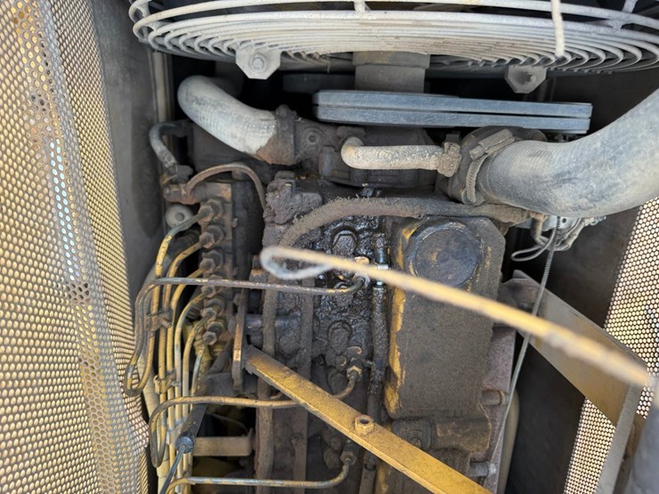 caterpillar-d4c-image-32