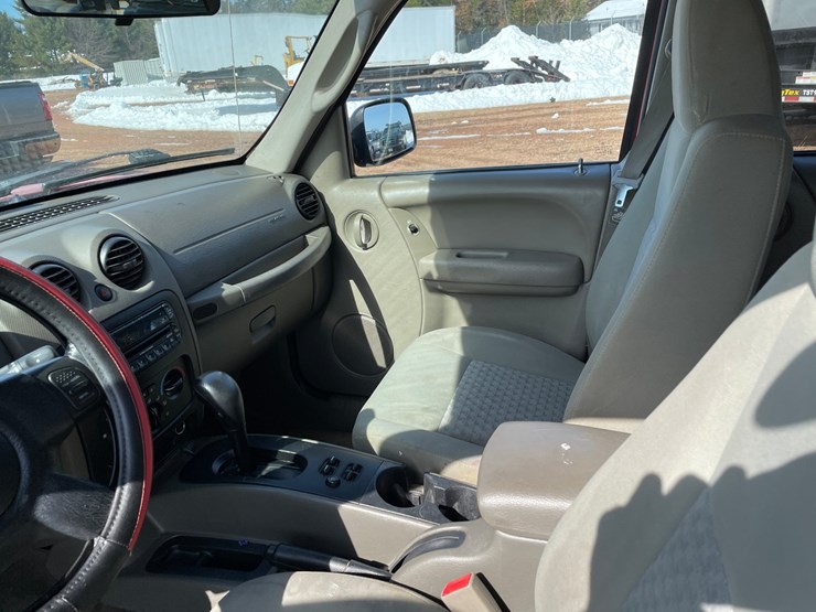 2005-jeep-liberty-image-28