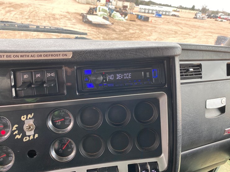 2015-kenworth-t800-image-42