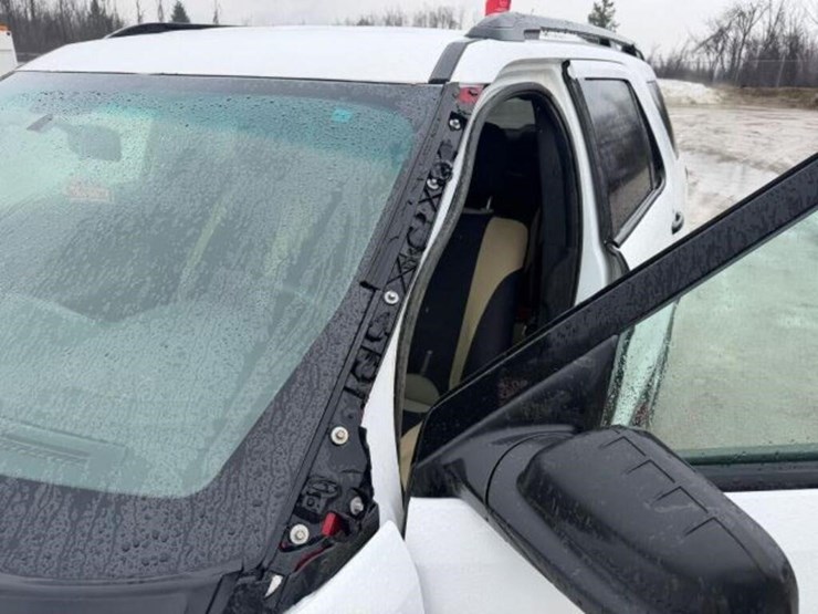 2013-ford-explorer-image-40