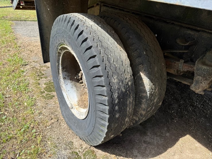 1982-ford-f700-image-15