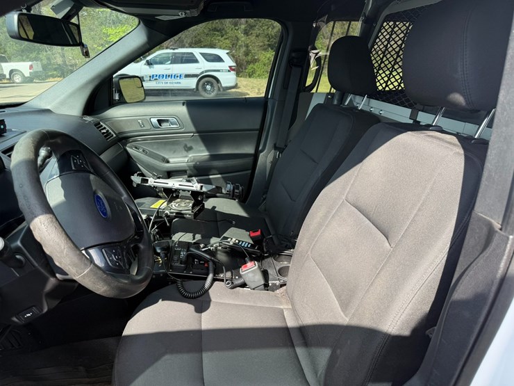 2018-ford-explorer-image-44
