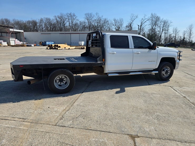 2015-chevrolet-silverado-3500-image-11