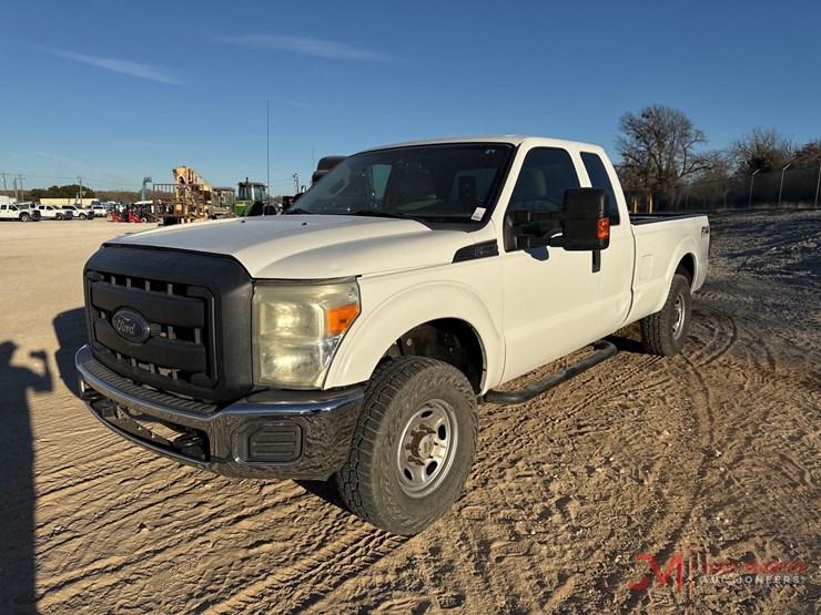 2015-ford-f250-xl-image-4