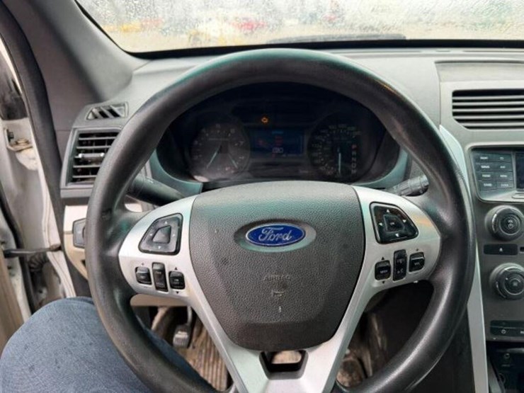 2013-ford-explorer-image-11