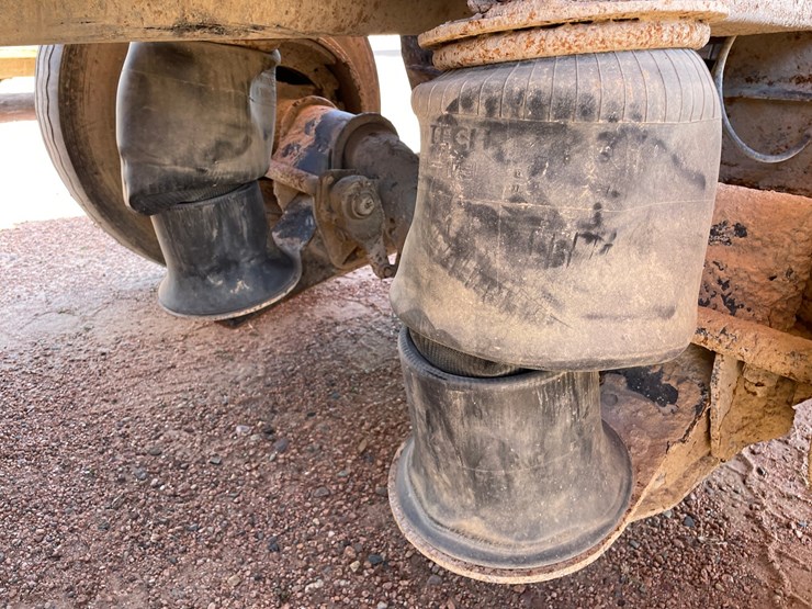 1992-mack-dm690s-image-17