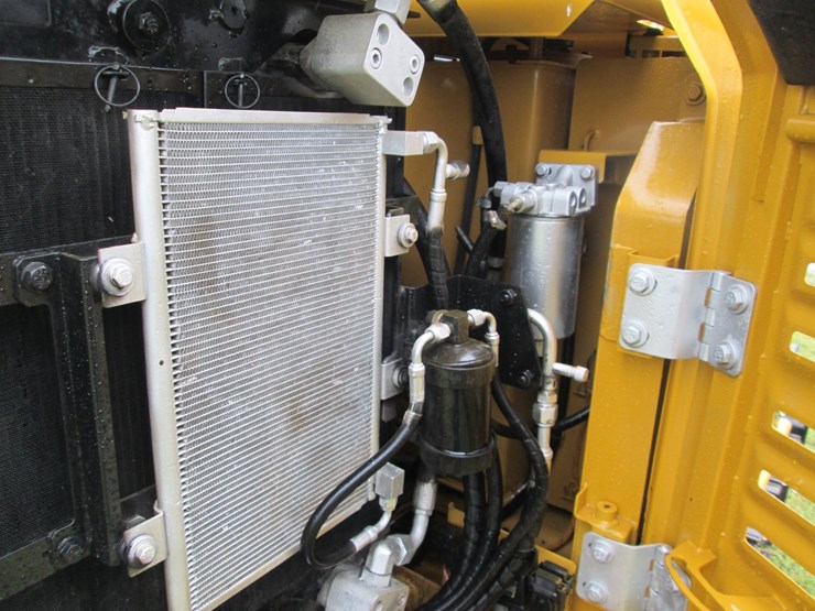 caterpillar-305.5-image-26