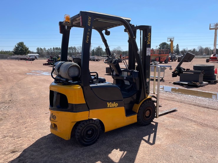 #1137-•-yale-4,000lb-lp-forklift-image-5