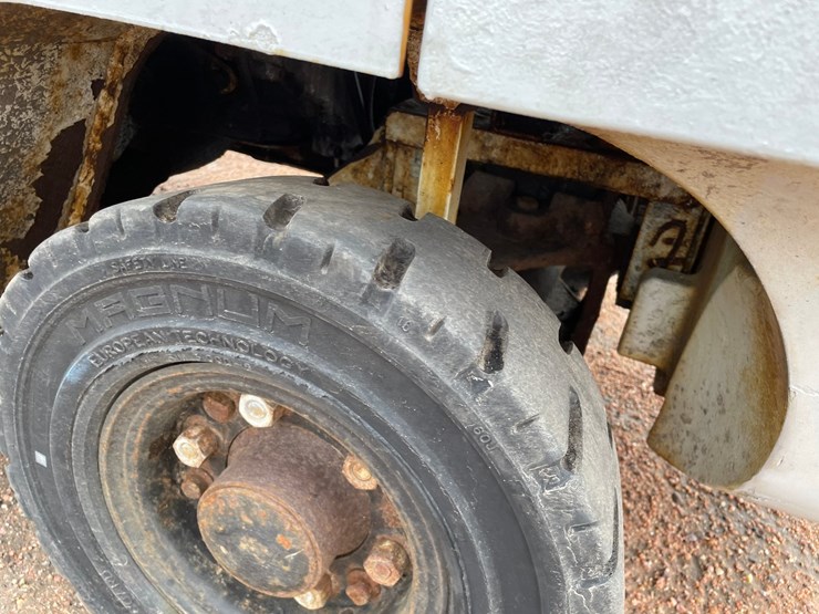 #1162-•-unicarriers-3,450-lbs-lp-forklift-image-25