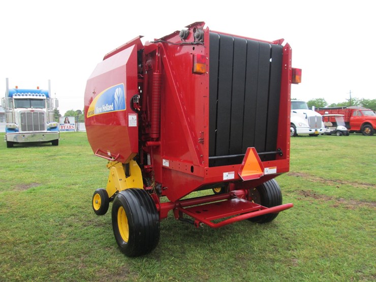 new-holland-br7060-image-4