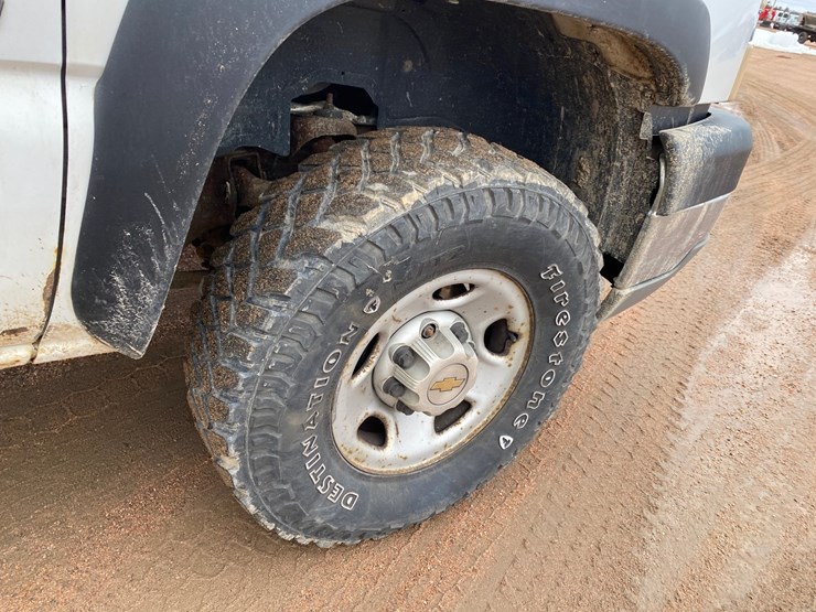 2004-chevrolet-2500-image-32