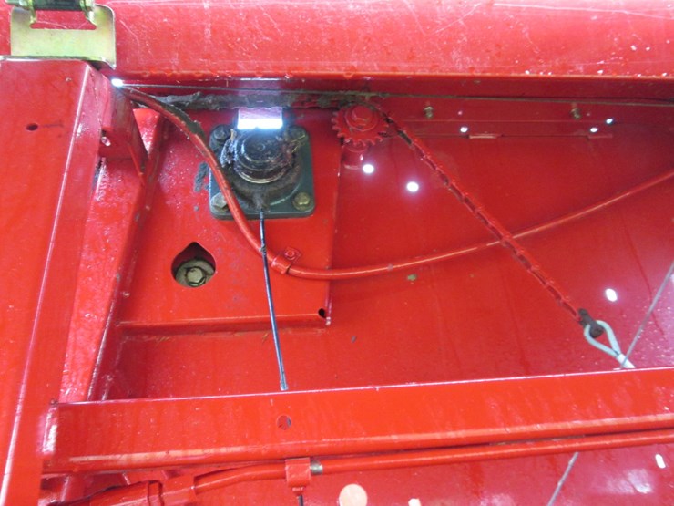 new-holland-br7060-image-25