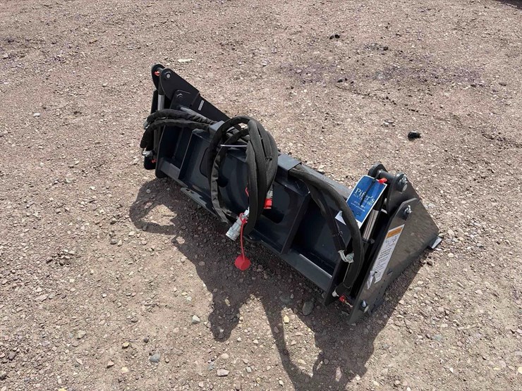 unused-2026-wolverine-mcb-11-48w-mini-skid-steer-combination-bucket-attachment-image-4